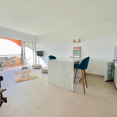 Superbe Pieds Dans L'eau - Parking Gratuit - Terrasse - Emplacement Idéal Dans Résidence De Standing * Ajaccio (Corsica)