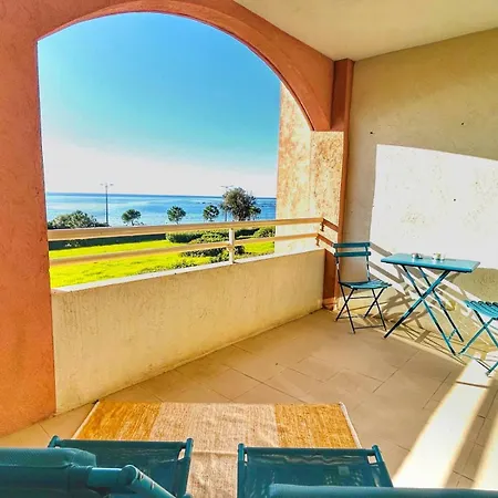 Superbe Pieds Dans L'eau - Parking Gratuit - Terrasse - Emplacement Ideal Dans De Standing Apartment