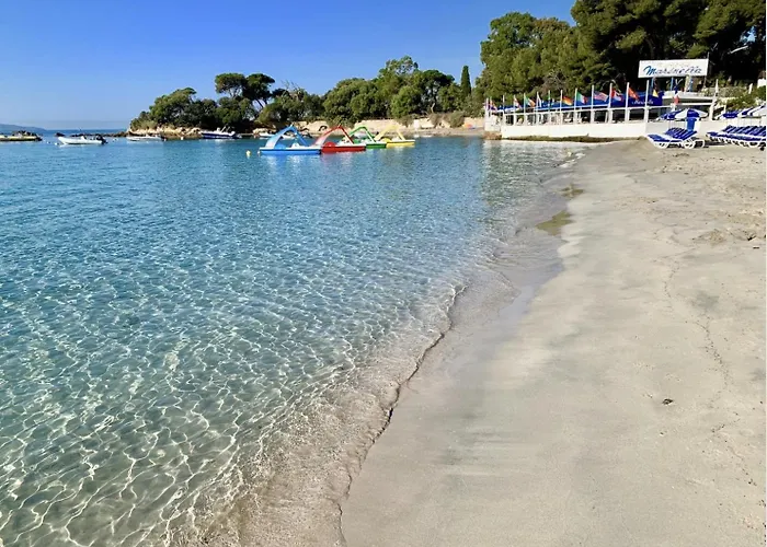 Superbe Pieds Dans L'eau - Parking Gratuit - Terrasse - Emplacement Ideal Dans De Standing Ajaccio (Corsica)
