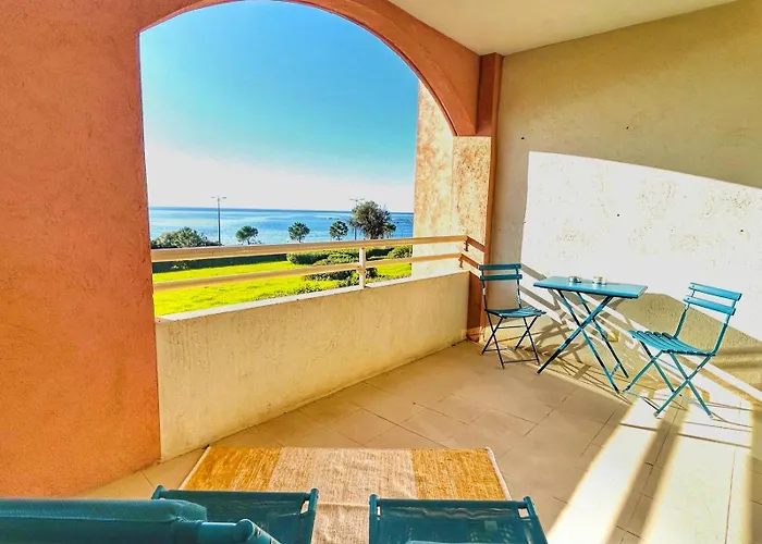 Superbe Pieds Dans L'eau - Parking Gratuit - Terrasse - Emplacement Ideal Dans De Standing Apartment