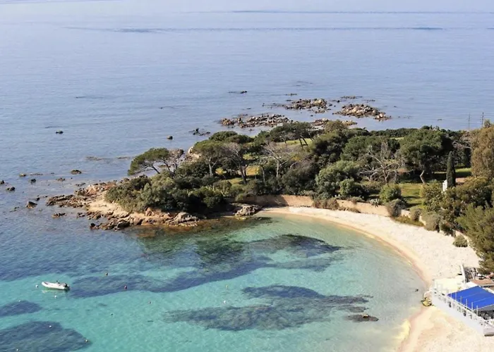 Superbe Pieds Dans L'eau - Parking Gratuit - Terrasse - Emplacement Ideal Dans De Standing Apartment